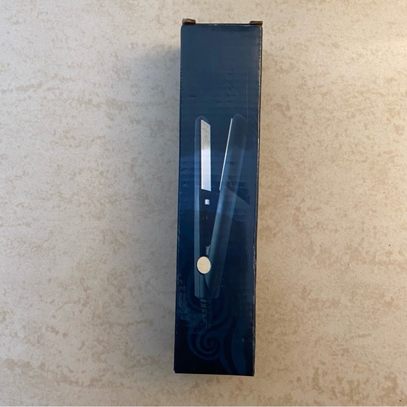 Salon style hair straightener. Brand new. Unused. - Picture 4 of 5